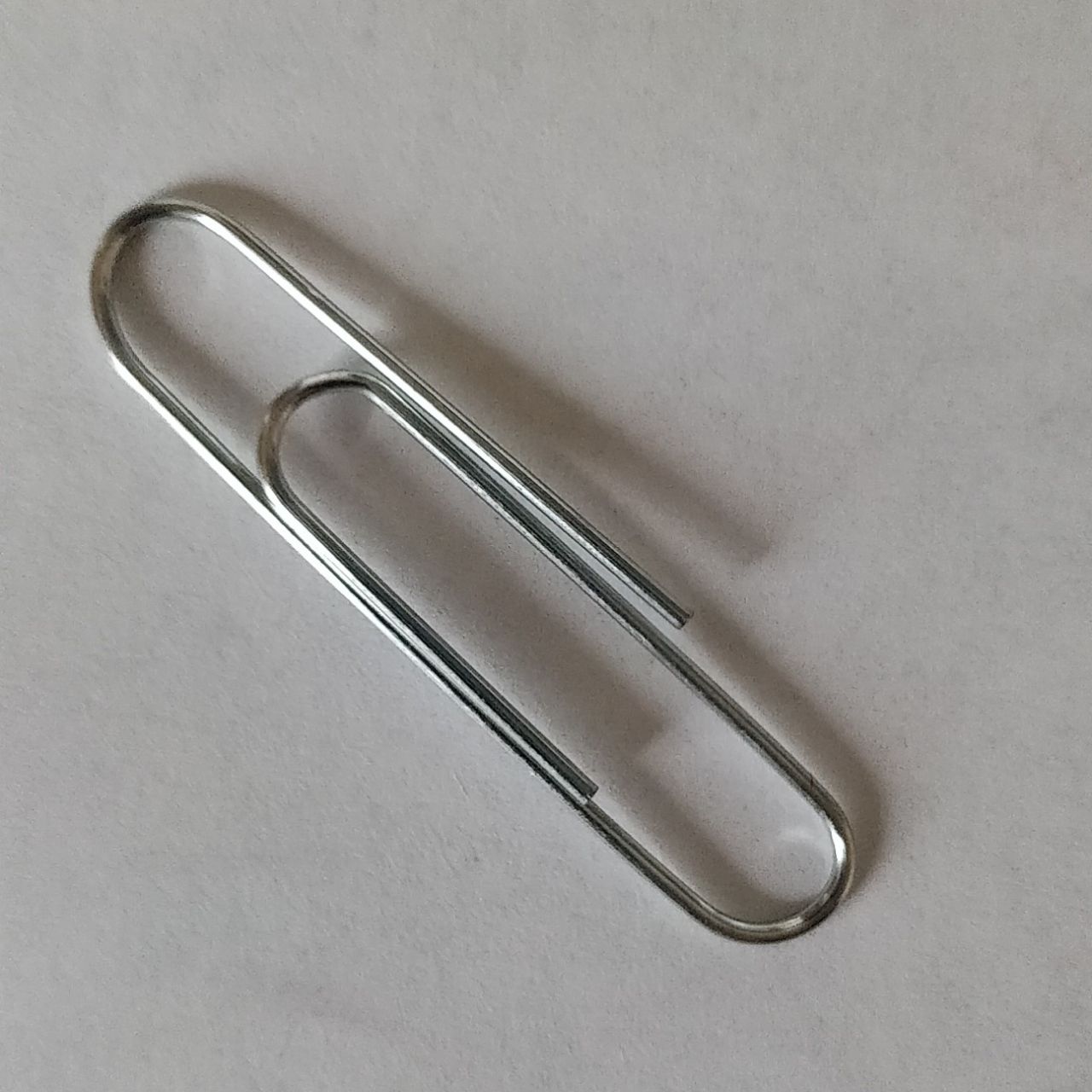 Metallic paper clip